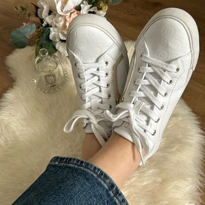GBG Los Angeles White Sneakers